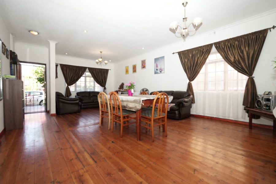 4 Bedroom Property for Sale in Wynberg Western Cape